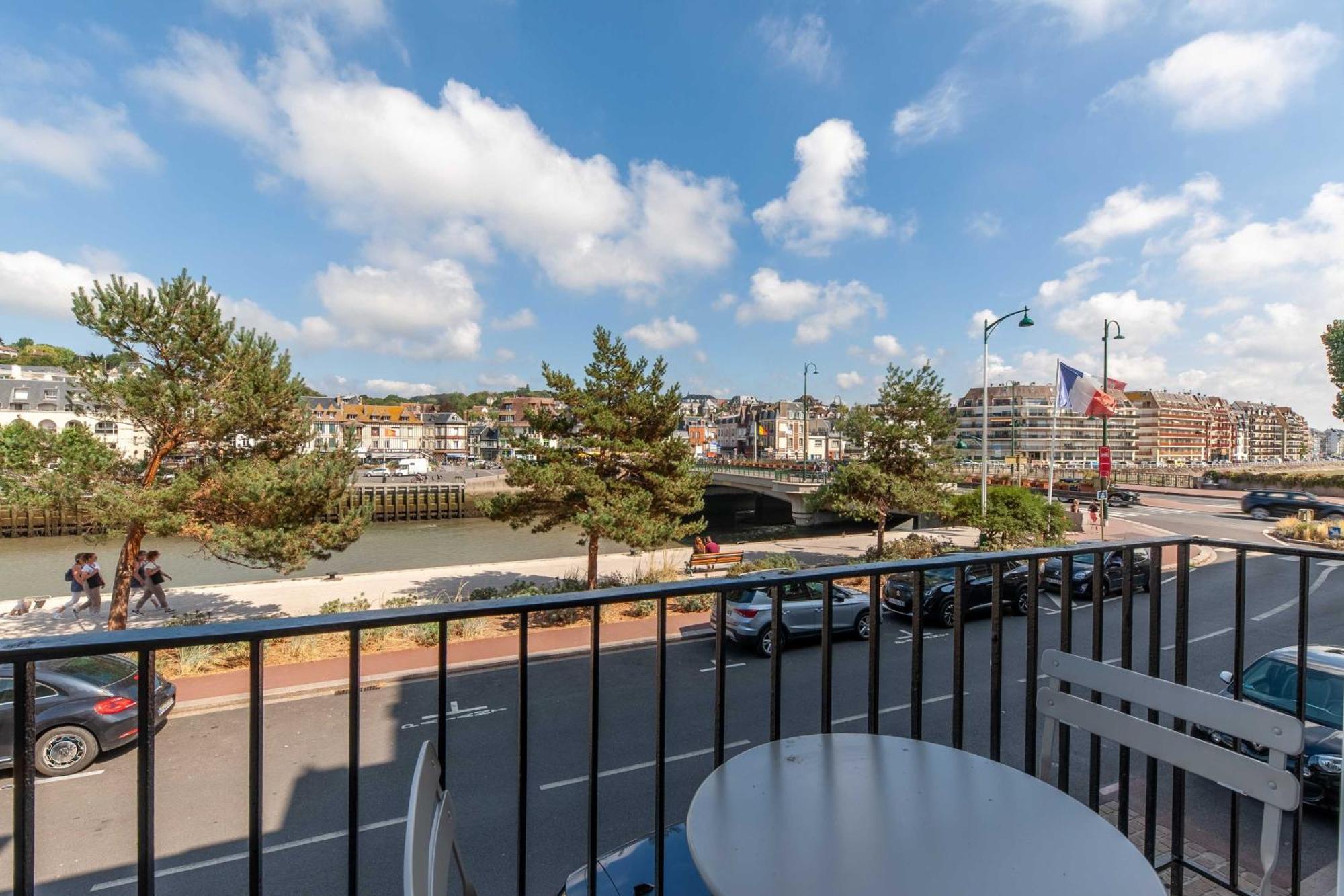 Studio Sleeps 4 With Terrace, 500M Place Morny Ντοβίλ Εξωτερικό φωτογραφία